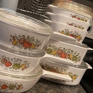 Kitchen, Dining Ware. Goes Great In Your Kitchen Also Good For Guests 👌🏽